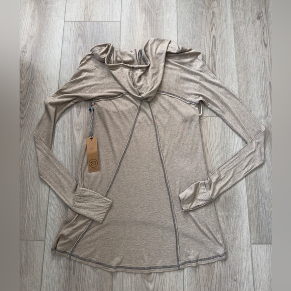 SLOANE ROUGE Women's Tan Hooded Top 🍂 - Picture 9 of 11